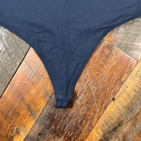 Babaton by Aritzia Seamless Stretch Bodysuit Navy Blue Nylon Blend Size Large - Picture 7 of 9